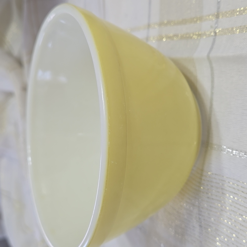 Vtg. Pyrex # 401 1.5 Pint Yellow Small Mixing Bowl Made In USA